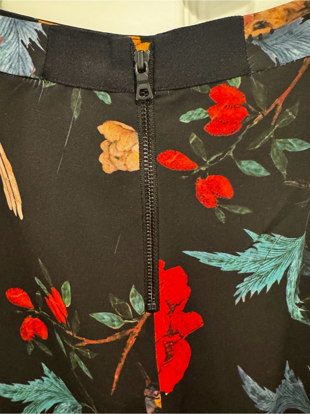Alice & Olivia 2 Piece Floral Wide-Leg Outfit - Black with Red & Yellow Flowers - Picture 8 of 9